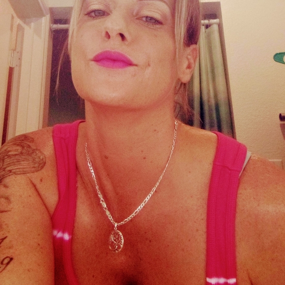 Meet your Posher, Tiffany - Picture 9 of 10